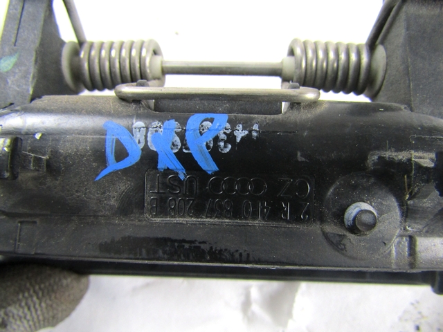 ZUNANJA KLJUKA ZADNJA DESNA VRATA OEM N. 4F0837208B ORIGINAL REZERVNI DEL AUDI A6 C6 4F2 4FH 4F5 BER/SW/ALLROAD (07/2004 - 10/2008) DIESEL LETNIK 2007