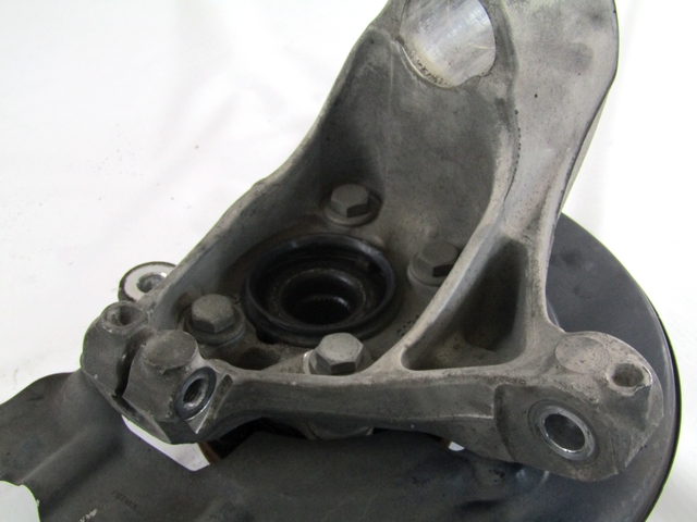 VRTLJIVI LEZAJ DESNO / PESTO KOLESA Z LEZAJEM SPREDAJ OEM N. 31387651 31387356 ORIGINAL REZERVNI DEL VOLVO V40 MK1 525 526 (2012 - 2016)DIESEL LETNIK 2013