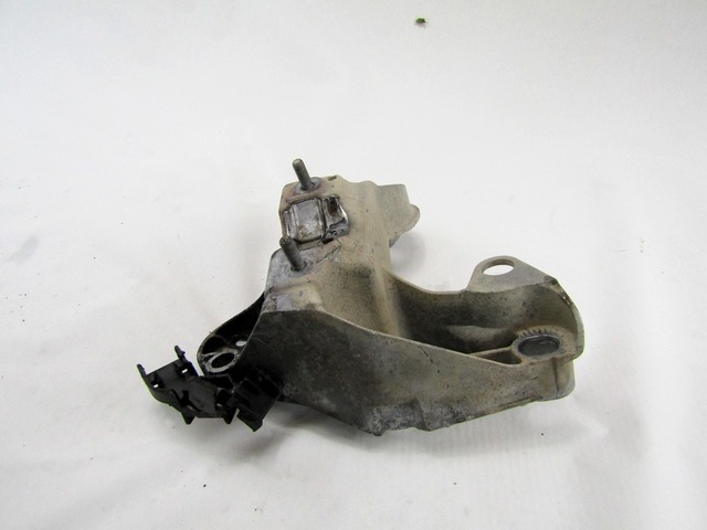 NOSILCI MOTORJA/DRUGO OEM N. 8E0199352N ORIGINAL REZERVNI DEL AUDI A4 B7 8EC 8ED 8HE BER/SW/CABRIO (2004 - 2007) DIESEL LETNIK 2006