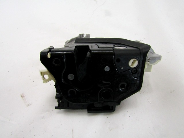 CENTRALNI ZAKLEP SPREDNJIH VRAT  OEM N. 3C1837016A ORIGINAL REZERVNI DEL VOLKSWAGEN PASSAT B7 362 365 BER/SW (10/2010 - 2015)BENZINA/METANO LETNIK 2012