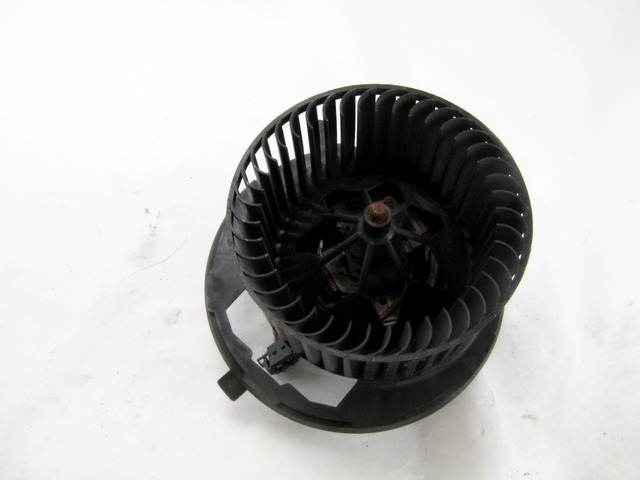 VENTILATOR  KABINE  OEM N. 3C1820015Q ORIGINAL REZERVNI DEL VOLKSWAGEN PASSAT B7 362 365 BER/SW (10/2010 - 2015)BENZINA/METANO LETNIK 2012