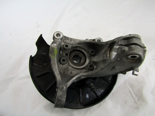 VRTLJIVI LEZAJ DESNO / PESTO KOLESA Z LEZAJEM SPREDAJ OEM N. 3C0407254F 5K0498621 ORIGINAL REZERVNI DEL VOLKSWAGEN PASSAT B7 362 365 BER/SW (10/2010 - 2015)BENZINA/METANO LETNIK 2012