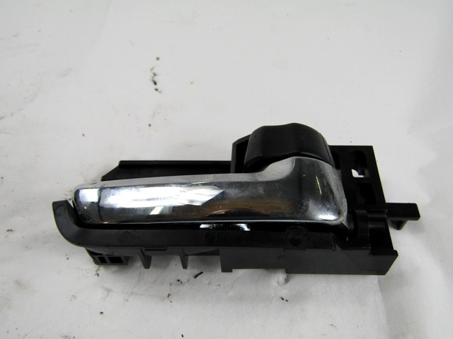 NOTRANJA KLJUKA  OEM N. 71713443 ORIGINAL REZERVNI DEL FIAT SEDICI FY R (05/2009 - 2014) BENZINA LETNIK 2010