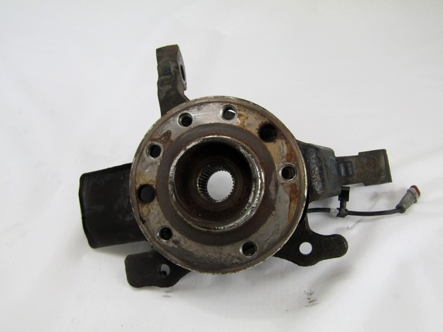 VRTLJIVI LEZAJ DESNO / PESTO KOLESA Z LEZAJEM SPREDAJ OEM N. 13156042 ORIGINAL REZERVNI DEL OPEL ASTRA H A04 L48,L08,L35,L67 5P/3P/SW (2004 - 2007) DIESEL LETNIK 2005