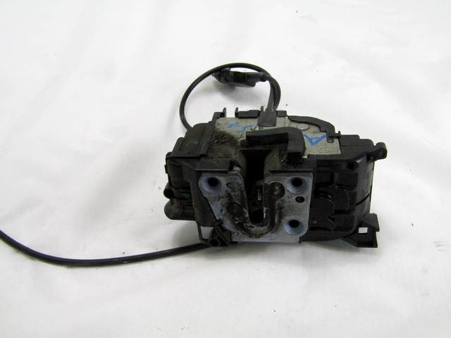 CENTRALNO ZAKLEPANJE PREDNIH LEVIH VRAT OEM N. 8200300123 ORIGINAL REZERVNI DEL RENAULT CLIO BR0//1 CR0/1 KR0/1 MK3 R (05/2009 - 2013) DIESEL LETNIK 2009