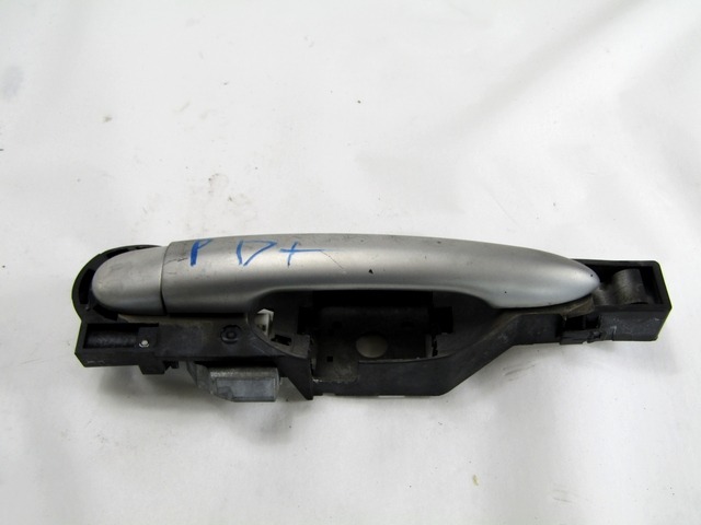 ZUNANJA KLJUKA ZADNJA DESNA VRATA OEM N. 7701475754 ORIGINAL REZERVNI DEL RENAULT CLIO BR0//1 CR0/1 KR0/1 MK3 R (05/2009 - 2013) DIESEL LETNIK 2009