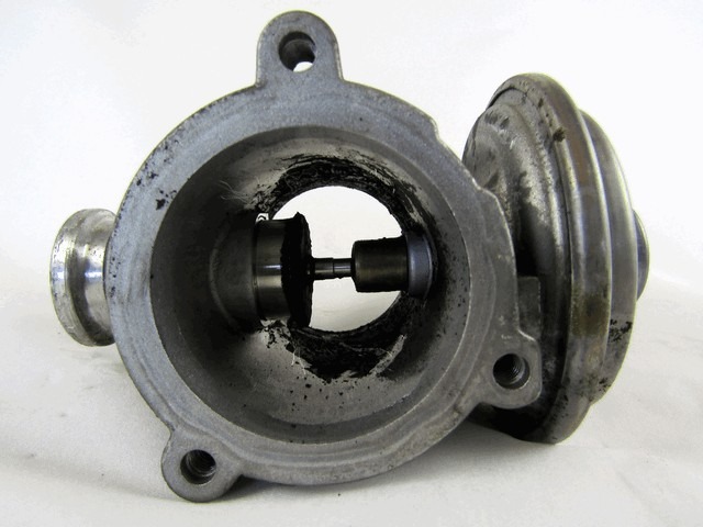 EGR VENTIL   OEM N. 70045000 ORIGINAL REZERVNI DEL BMW SERIE 3 BER/SW/COUPE/CABRIO E90/E91/E92/E93 (2005 -2009) DIESEL LETNIK 2008