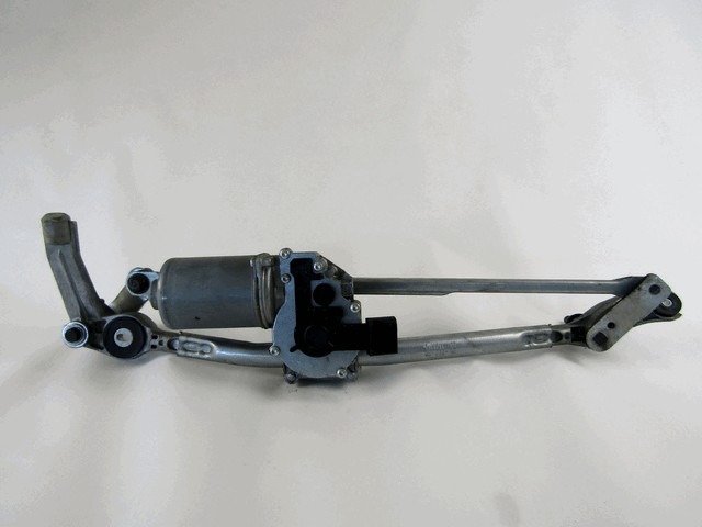 MOTORCEK PREDNJIH BRISALCEV OEM N. 697826301 ORIGINAL REZERVNI DEL BMW SERIE 3 BER/SW/COUPE/CABRIO E90/E91/E92/E93 (2005 -2009) DIESEL LETNIK 2008