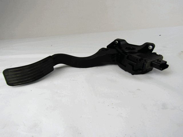 PEDALI OEM N. 9680756880 ORIGINAL REZERVNI DEL PEUGEOT 207 / 207 CC WA WC WD WK (2006 - 05/2009) BENZINA LETNIK 2006