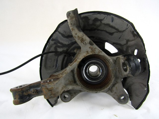 VRTLJIVI LEZAJ DESNO / PESTO KOLESA Z LEZAJEM SPREDAJ OEM N. 432110D130 ORIGINAL REZERVNI DEL TOYOTA YARIS P9 MK2 (01/2006 - 2009) BENZINA LETNIK 2006