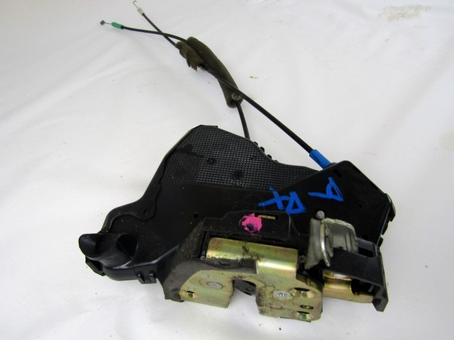 CENTRALNI ZAKLEP SPREDNJIH VRAT  OEM N. 6903002152 ORIGINAL REZERVNI DEL TOYOTA COROLLA E12 (2000 - 2006) DIESEL LETNIK 2006