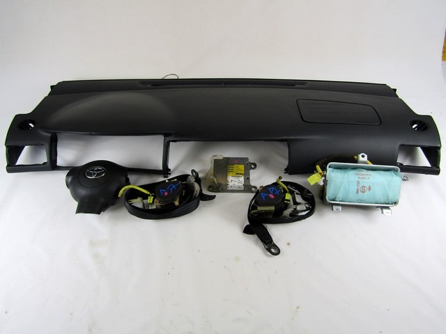 89170-02400 KIT AIRBAG COMPLETO TOYOTA COROLLA SW 2.0 D 85KW 5M 5P (2006) RICAMBIO USATO CON CINTURA DI SICUREZZA DANNEGGIATA DA SOSTITUIRE (VEDI FOTO) 211082-104 7322002212 