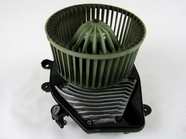 VENTILATOR  KABINE  OEM N. 8D1820021 ORIGINAL REZERVNI DEL VOLKSWAGEN PASSAT B5 3B2 3B5 BER/SW (08/1996 - 11/2000)DIESEL LETNIK 1999