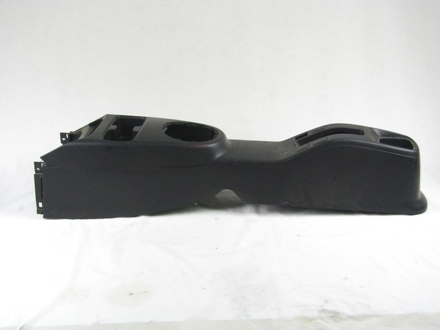 PLASTIKA MED SEDEZI BREZ NASLONJALA ROK OEM N. 75811-79J0 ORIGINAL REZERVNI DEL FIAT SEDICI FY (2006 - 4/2009) DIESEL LETNIK 2006