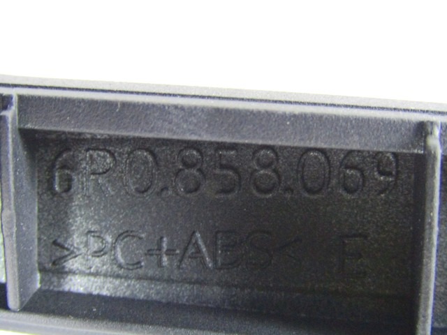 ARMATURNA PLO?CA OEM N. 6R0858069 ORIGINAL REZERVNI DEL VOLKSWAGEN POLO 6R1 6C1 (06/2009 - 02/2014) BENZINA LETNIK 2013