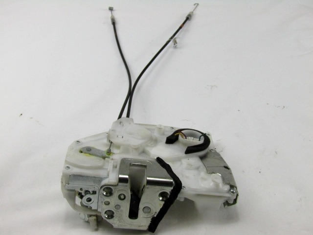 CENTRALNI ZAKLEP SPREDNJIH VRAT  OEM N. 82201-79J21 ORIGINAL REZERVNI DEL FIAT SEDICI FY R (05/2009 - 2014) DIESEL LETNIK 2011