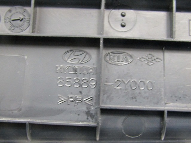 NOTRANJA OBLOGA PRAGA  OEM N. 85889-2Y000 ORIGINAL REZERVNI DEL HYUNDAI IX35 LM EL ELH (2009 - 2015)DIESEL LETNIK 2014