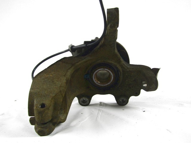 VRTLJIVI LEZAJ DESNO / PESTO KOLESA Z LEZAJEM SPREDAJ OEM N. 3M51-3K170 ORIGINAL REZERVNI DEL FORD FOCUS CMAX DM2 MK1 R (04/2007 - 2010) DIESEL LETNIK 2008