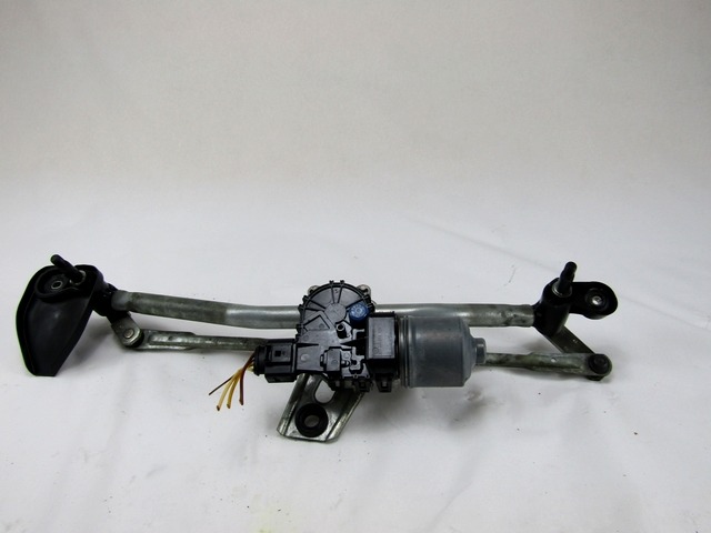 MOTORCEK PREDNJIH BRISALCEV OEM N. 390241553 ORIGINAL REZERVNI DEL OPEL ASTRA H A04 L48 L08 L35 L67 R 5P/3P/SW (2007 - 2010) DIESEL LETNIK 2008