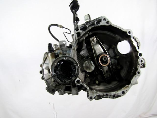 ROCNI MENJALNIK OEM N. 02J301107C ORIGINAL REZERVNI DEL AUDI A3 MK1 8L 8L1 3P/5P (1996 - 2000) DIESEL LETNIK 2000