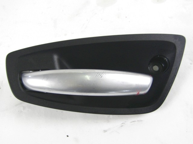 NOTRANJA KLJUKA  OEM N. 51417147167 ORIGINAL REZERVNI DEL BMW SERIE 1 BER/COUPE/CABRIO E81/E82/E87/E88 (2003 - 2007) DIESEL LETNIK 2006