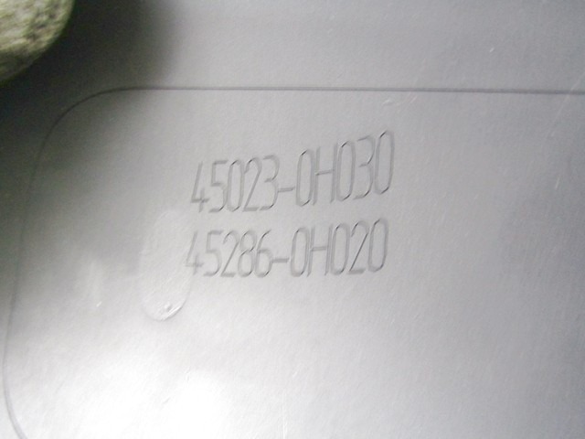 ARMATURNA PLO?CA OEM N. 45023-0H030 ORIGINAL REZERVNI DEL TOYOTA AYGO B1 R (2009 - 02/2012) BENZINA LETNIK 2011