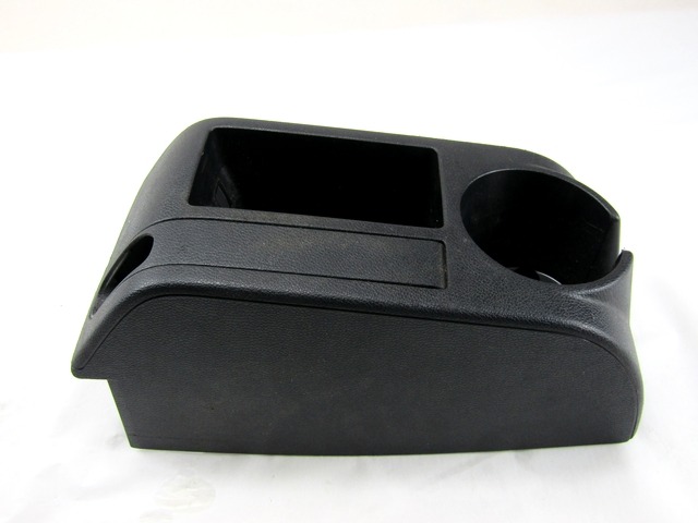 PLASTIKA MED SEDEZI BREZ NASLONJALA ROK OEM N. 1K0863323R ORIGINAL REZERVNI DEL VOLKSWAGEN GOLF VI 5K1 517 AJ5 MK6 (2008-2012) BENZINA LETNIK 2010