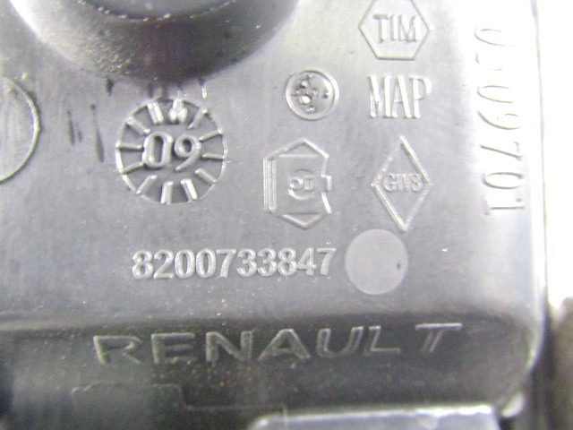 NOTRANJA KLJUKA  OEM N. 8200733847 ORIGINAL REZERVNI DEL DACIA LOGAN MK1 (2004 - 2013) BENZINA/GPL LETNIK 2009