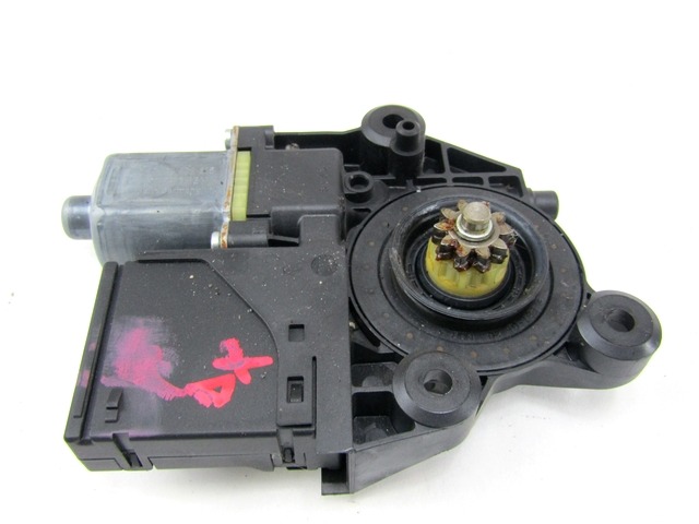 MOTORCEK ELEKTRICNEGA POMIKA ZADNJEGA STEKLA  OEM N. 827303178R ORIGINAL REZERVNI DEL RENAULT SCENIC XMOD / SCENIC JZ0/1 MK3 R (2012 - 2016) DIESEL LETNIK 2012