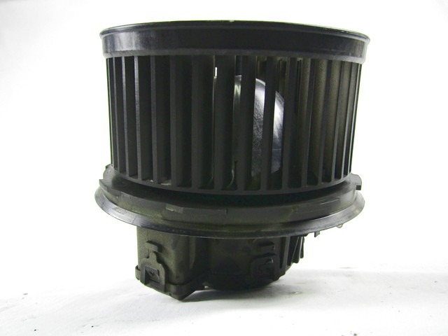 VENTILATOR  KABINE  OEM N. VP8E2H-18456-AA ORIGINAL REZERVNI DEL FORD FIESTA CB1 CNN MK6 (09/2008 - 11/2012) BENZINA/GPL LETNIK 2010