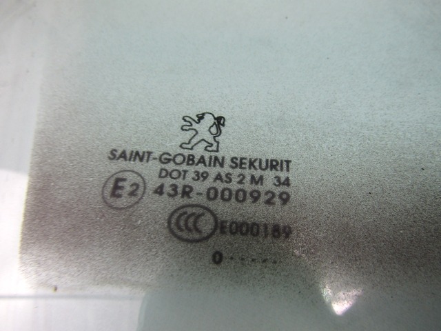 STEKLO SPREDNJIH DESNIH VRAT OEM N. 9806046580 ORIGINAL REZERVNI DEL PEUGEOT 5008 0U 0E MK1 (2009 - 2013) DIESEL LETNIK 2010