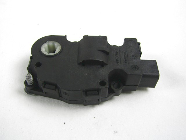 MOTORCEK OGREVANJA OEM N. 1139300711 ORIGINAL REZERVNI DEL BMW SERIE 3 BER/SW/COUPE/CABRIO E90/E91/E92/E93 LCI R (2009 - 2012) DIESEL LETNIK 2009