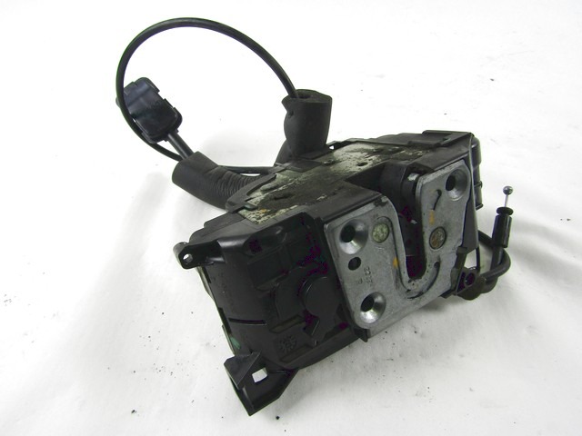 CENTRALNO ZAKLEPANJE ZADNJIH DESNIH VRAT OEM N. 825020033R ORIGINAL REZERVNI DEL RENAULT SCENIC XMOD / SCENIC JZ0/1 MK3 (2009 - 2012) DIESEL LETNIK 2009