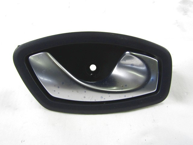 NOTRANJA KLJUKA  OEM N. 826720001R ORIGINAL REZERVNI DEL RENAULT SCENIC XMOD / SCENIC JZ0/1 MK3 (2009 - 2012) DIESEL LETNIK 2009