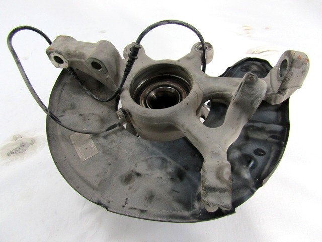 VRTLJIVI LEZAJ DESNO / PESTO KOLESA Z LEZAJEM SPREDAJ OEM N. A2123321601 ORIGINAL REZERVNI DEL MERCEDES CLASSE E W212 S212 BER/SW (09/2011 - 08/2014)DIESEL LETNIK 2011