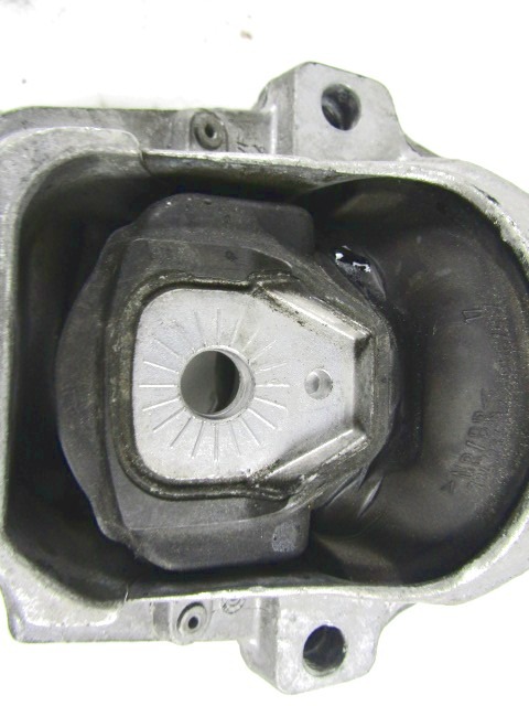 NOSILCI MOTORJA/DRUGO OEM N. 8R0199381 ORIGINAL REZERVNI DEL AUDI Q5 8R B8 (10/2008 - 06/2012) DIESEL LETNIK 2011