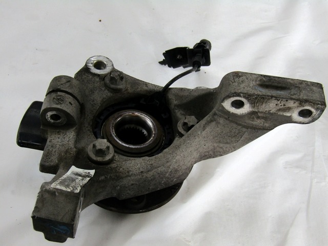 VRTLJIVI LEZAJ DESNO / PESTO KOLESA Z LEZAJEM SPREDAJ OEM N. 51789814 ORIGINAL REZERVNI DEL FIAT CROMA 194 MK2 R (11-2007 - 2010) DIESEL LETNIK 2008