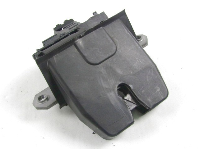 ZAKLEPANJE PRTLJA?NIH VRAT  OEM N. (D) ORIGINAL REZERVNI DEL VOLVO V50 545 (2004 - 05/2007) DIESEL LETNIK 2005