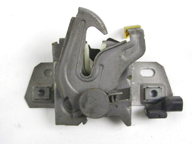 ZAKLEP POKROVA MOTORJA  OEM N. 30716530 ORIGINAL REZERVNI DEL VOLVO V50 545 (2004 - 05/2007) DIESEL LETNIK 2005