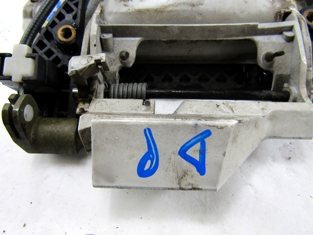 ZUNANJA KLJUKA ZADNJA DESNA VRATA OEM N. 51228245466 ORIGINAL REZERVNI DEL BMW SERIE 5 E39 BER/SW (1995 - 08/2000) DIESEL LETNIK 1999