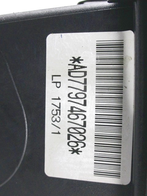 FILTAR ZRAKA OEM N. 13717797467 ORIGINAL REZERVNI DEL BMW SERIE 3 BER/SW/COUPE/CABRIO E90/E91/E92/E93 LCI R (2009 - 2012) DIESEL LETNIK 2009