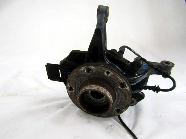 VRTLJIVI LEZAJ DESNO / PESTO KOLESA Z LEZAJEM SPREDAJ OEM N. 400147163R ORIGINAL REZERVNI DEL RENAULT MEGANE MK3 BZ0/1 B3 DZ0/1 KZ0/1 BER/SPORTOUR/ESTATE (2009 - 2015) DIESEL LETNIK 2011