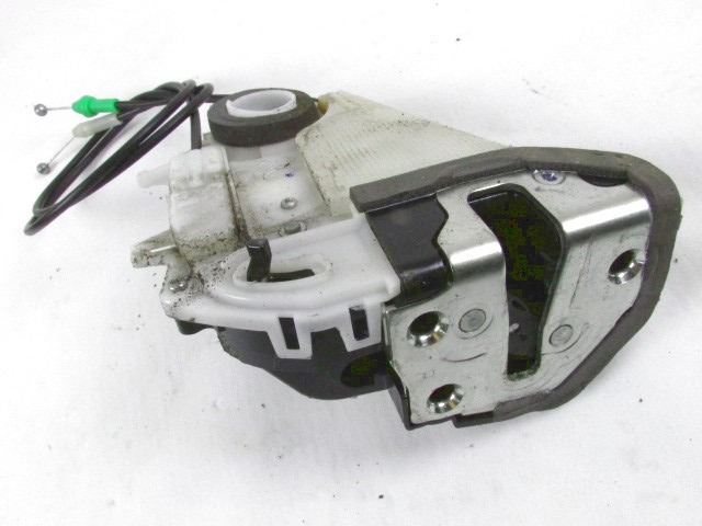 CENTRALNO ZAKLEPANJE ZADNJIH DESNIH VRAT OEM N. 6905052220 ORIGINAL REZERVNI DEL SUBARU TREZIA (2011 - 2014)BENZINA LETNIK 2011