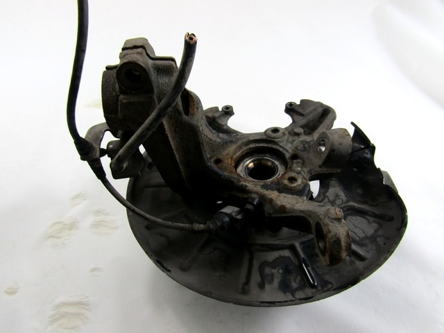 LEVI VRTLJIVI LEZAJ / PESTO KOLESA Z LEZAJEM SPREDAJ OEM N. 1K0407255T ORIGINAL REZERVNI DEL VOLKSWAGEN CADDY 2KB 2KJ 2CB 2CJ MK3 (2004 - 2010)DIESEL LETNIK 2006