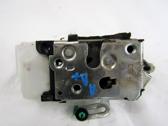 CENTRALNI ZAKLEP SPREDNJIH VRAT  OEM N. 46536061 ORIGINAL REZERVNI DEL FIAT PUNTO 188 MK2 R (2003 - 2011) BENZINA LETNIK 2004