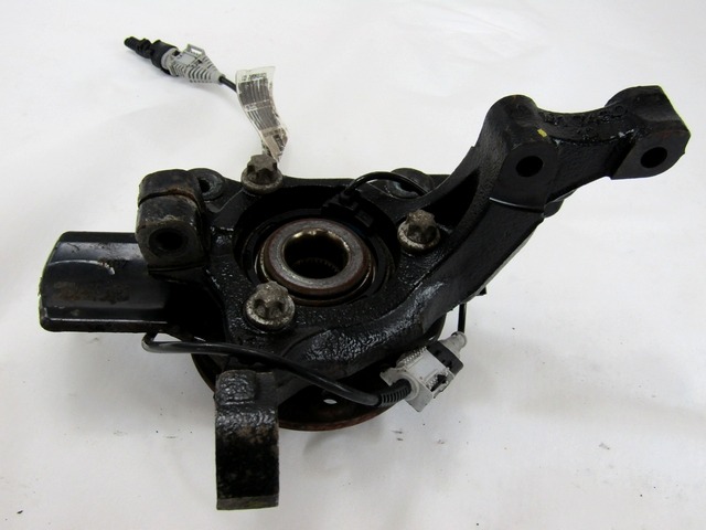 VRTLJIVI LEZAJ DESNO / PESTO KOLESA Z LEZAJEM SPREDAJ OEM N. 13156042 ORIGINAL REZERVNI DEL OPEL ASTRA H A04 L48,L08,L35,L67 5P/3P/SW (2004 - 2007) DIESEL LETNIK 2007