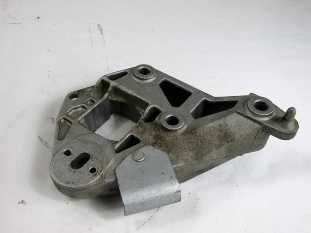 NOSILCI MOTORJA/DRUGO OEM N. 7700795740 ORIGINAL REZERVNI DEL RENAULT CLIO B/C57 5/357 MK1 (1990 - 03/1998)BENZINA LETNIK 1994