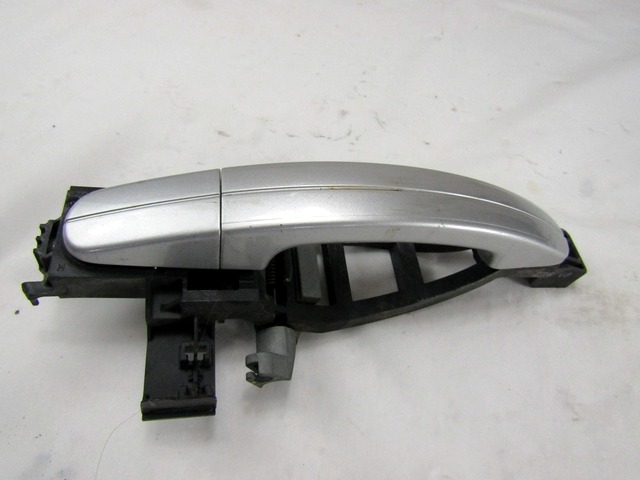 ZUNANJA KLJUKA ZADNJA LEVA VRATA OEM N. 1305822 ORIGINAL REZERVNI DEL FORD FOCUS DA HCP DP MK2 R BER/SW (2008 - 2011) DIESEL LETNIK 2008