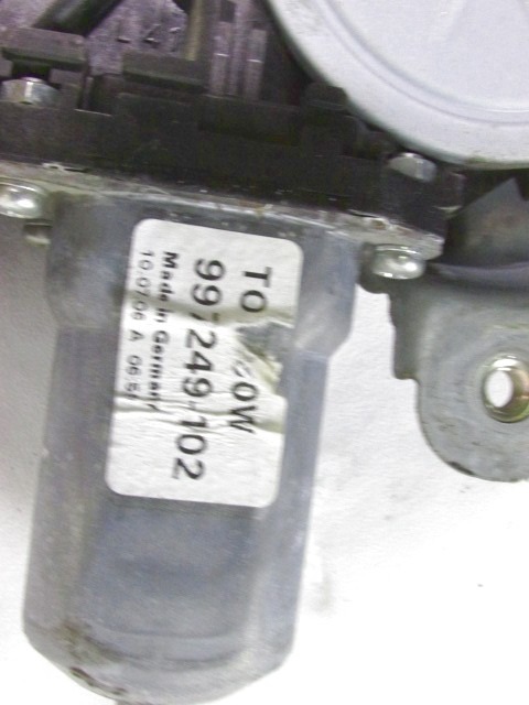 MEHANIZEM DVIGA ZADNJIH STEKEL  OEM N. 69840-0F020 ORIGINAL REZERVNI DEL TOYOTA COROLLA VERSO ZER ZZE12 R1 (2004 - 2009) DIESEL LETNIK 2006