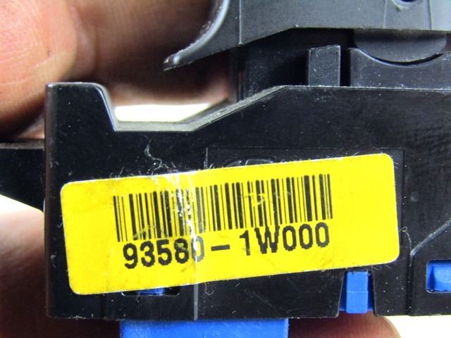 ZADNJE STIKALO OEM N. 93580-1W000 ORIGINAL REZERVNI DEL KIA RIO UB MK3 (2011 - 2017)BENZINA LETNIK 2011